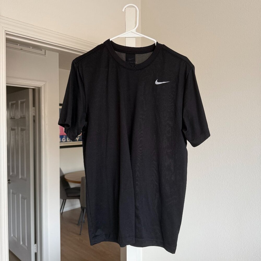 The Nike Tee Black Medium